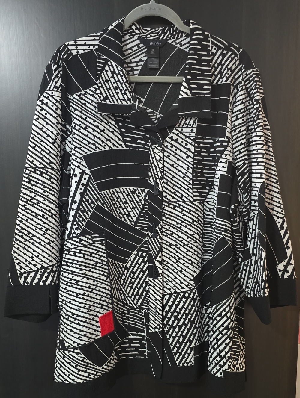 Ali Miles 2X Black & White Geometric Button-Front Shirt with Red Accent